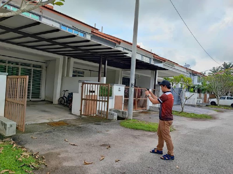 Nak Jual Rumah Murah – Dengkil – Take the photo